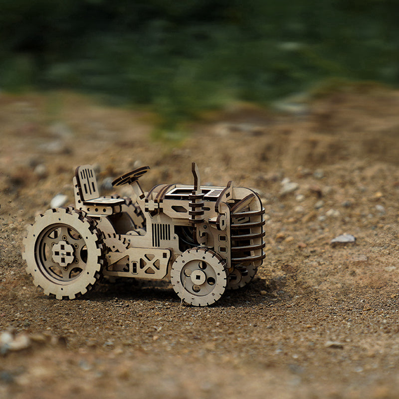 Traktor - Mekanisk 3D træmodel